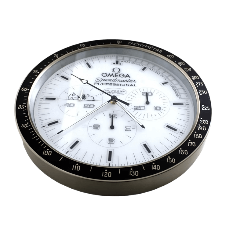 🚀 Horloge Murale Omega Speedmaster Snoopy – Légende Spatiale & Design Collector - Passeport Cases