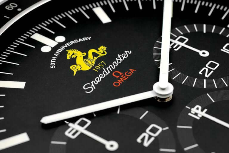 Horloge Murale Omega Speedmaster 1957 🕰️ – Édition 50e Anniversaire - Passeport Cases